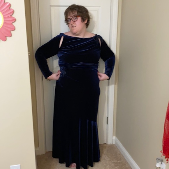 Rickie Freeman for Teri Jon Dresses & Skirts - Rickie Freeman for Teri Jon navy velvet dress 22